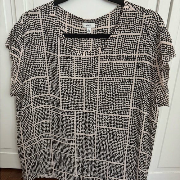 Vince 100% silk medium flowy top - Picture 1 of 1